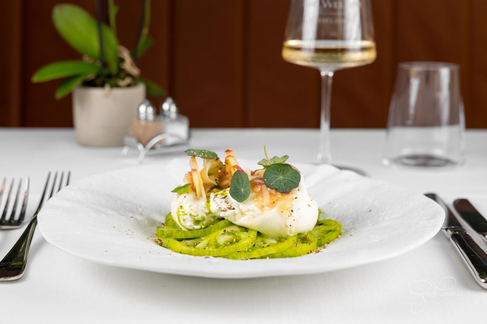 The Wellem, In The Unbound Collection By Hyatt Hotel Düsseldorf Exterior foto A modern French dish